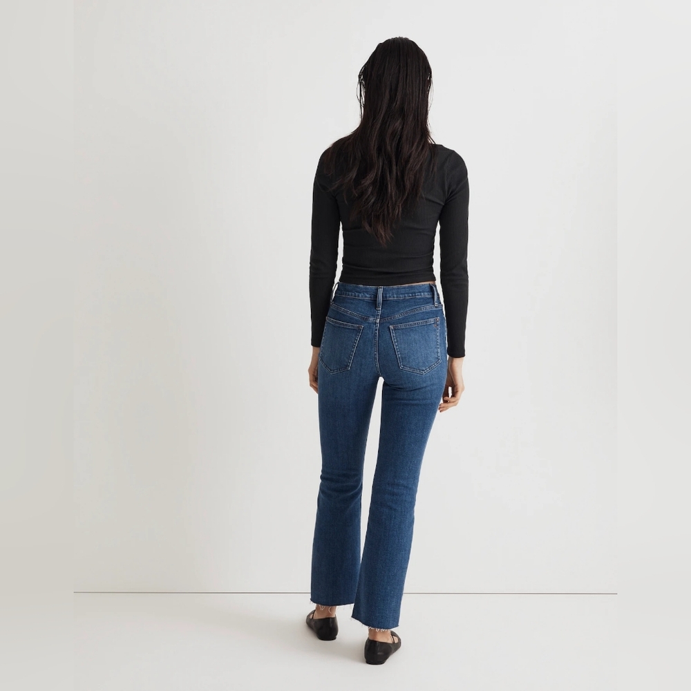 Madewell Tall Kick Out Crop Jeans Brinton Wash + Stretch Size 28 Tall Raw Hem - Picture 4 of 15
